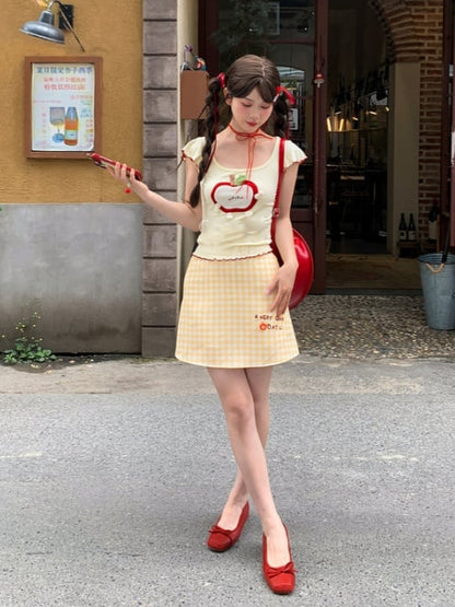 T-Shirt Salatrot Hellgelb Rundhalsausschnitt Apfelapplikation Saum