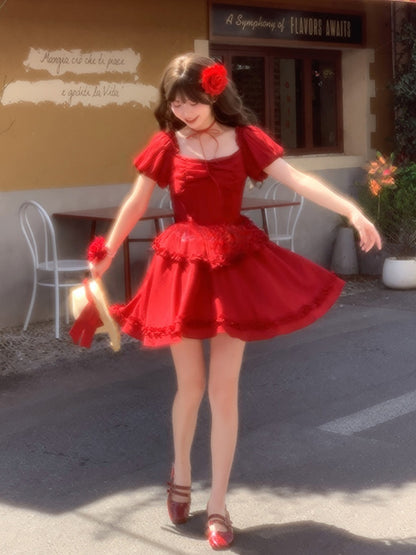 Plissierte Taille, Saumdetails, Vintage-Kleid, rot, quadratischer Ausschnitt, Puffärmel, Rüschen