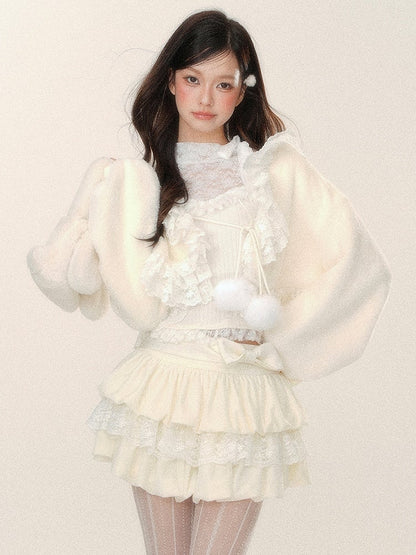 Aprikosenfarbener kurzer Plüsch-Cardigan mit selbstbindenden Trägern und Spitzenbesatz