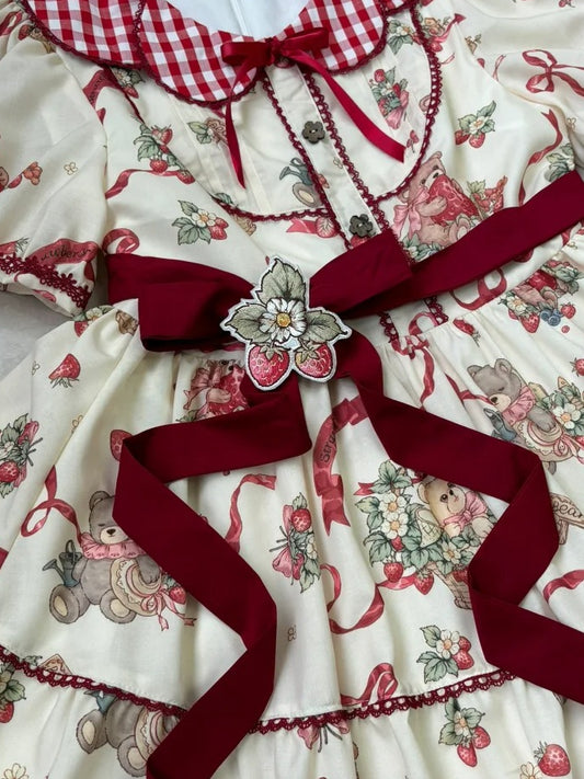 Brosche Erdbeere Stickerei