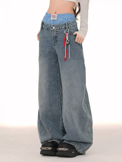 Weit geschnittene Jeans mit gestreiftem, kariertem Bund