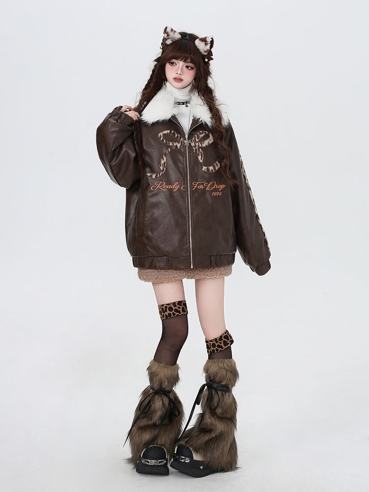 ブラウンの蝶結びと文字の取り外し可能なプラッシュカラージャケット