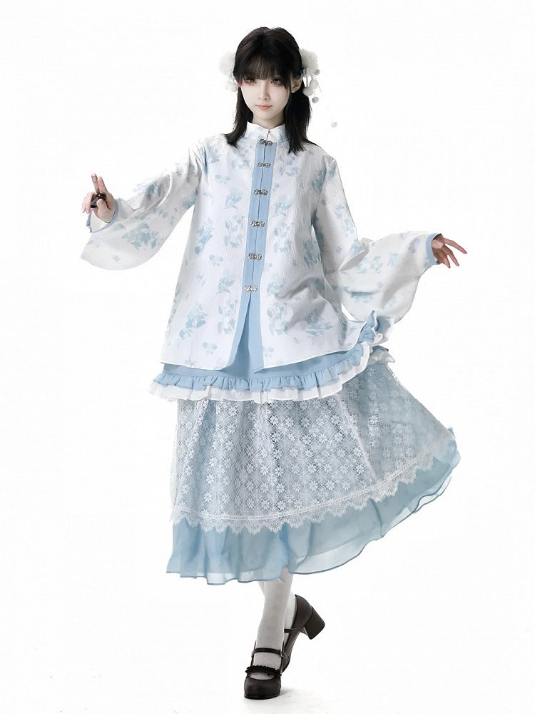 白い花柄のバンドカラー、ノットボタンスタイルのロココ調ブルーのチャイナドレスブラウス