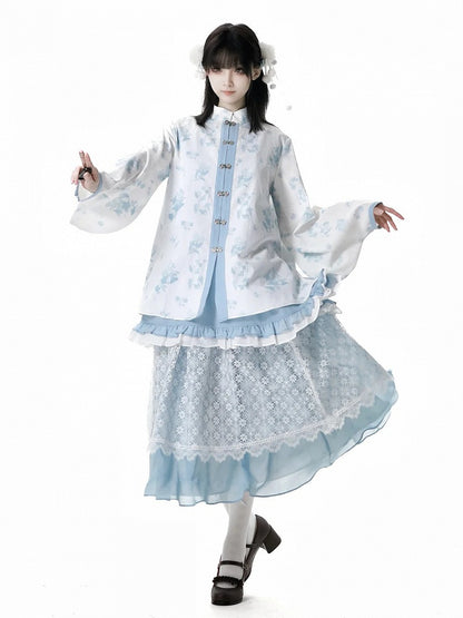 白い花柄のバンドカラー、ノットボタンスタイルのロココ調ブルーのチャイナドレスブラウス