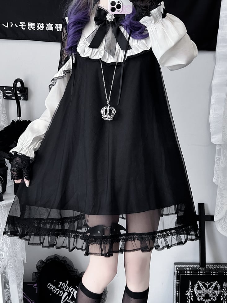 Robe Jirai Kei noire à manches longues et empiècements en dentelle et maille superposée