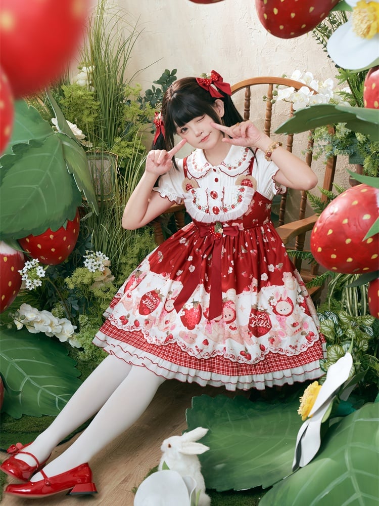 Süße Lolita-Bluse mit weißem Kontrast und rotem Besatz, Peter-Pan-Kragen und Puffärmeln