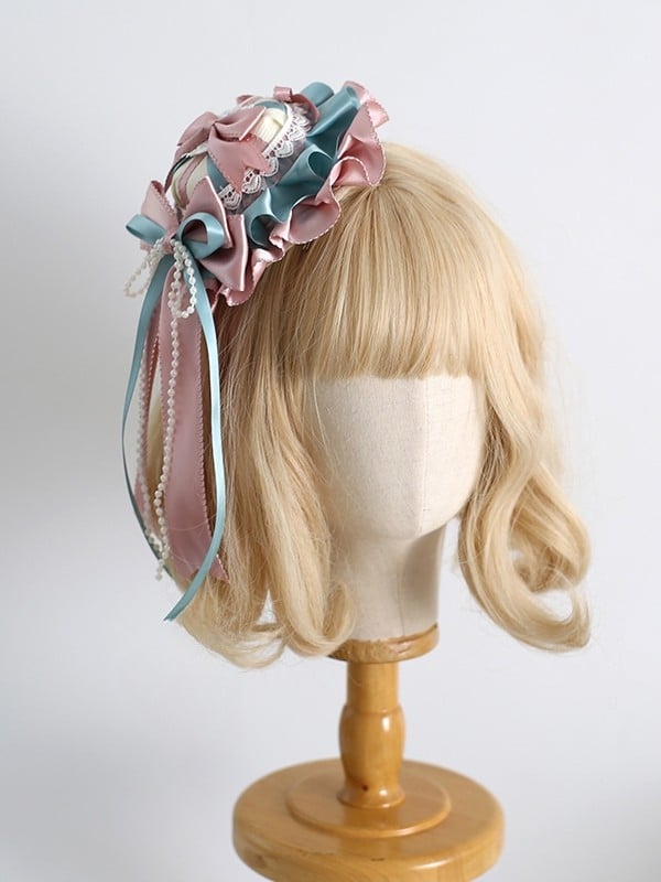 Mit rosa-blauem Mini-Lolita-Hut mit Perlen, süß verzierten Details und Schleifenclips