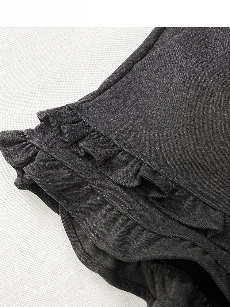 Dunkelgraue Shorts mit hoher Taille und Rüschenbesatz