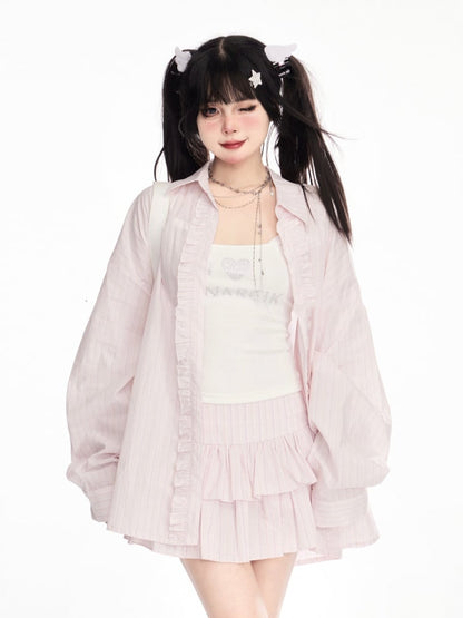 ピンクのフリルトリムのゆったりストライプシャツ