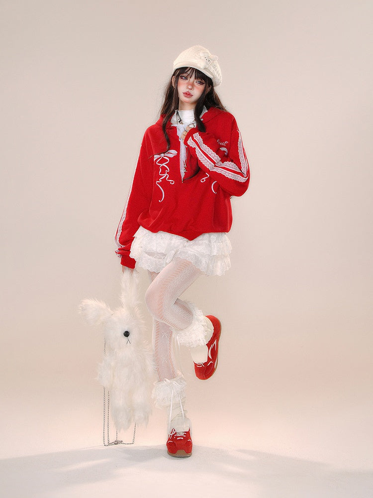 Roter Kapuzenpullover mit Schleifenstickerei und Schnürung