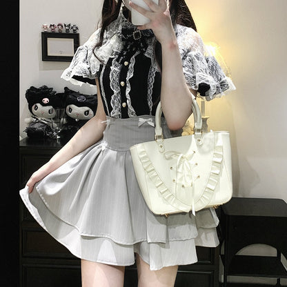 ジライケイ ブラック/ブルー/ホワイト カットアウトショルダーケープデザイン レースブラウス