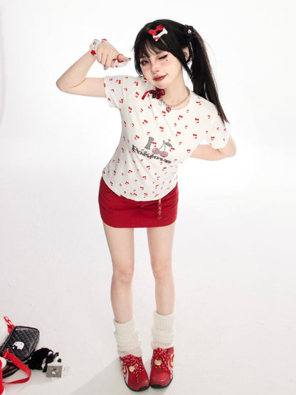 ホワイト オールオーバー チェリープリント ラインストーン レター Tシャツ