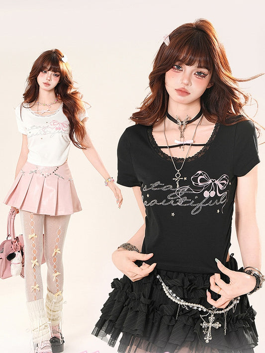 リボン結びラインストーン装飾文字レーストリムTシャツ ホワイト/ブラックプリント