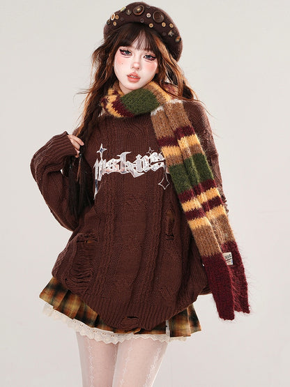 ブラウン/ブラック文字のダメージ加工ホールズルーズセーター