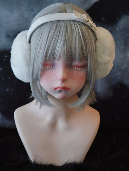 白いハンドメイドのハート型バックルピンのぬいぐるみイヤーマフ