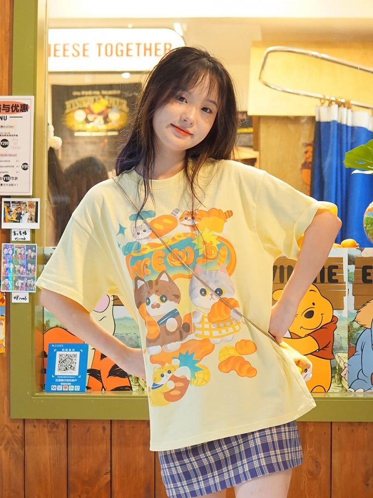 黄色のかわいい子猫プリントTシャツ