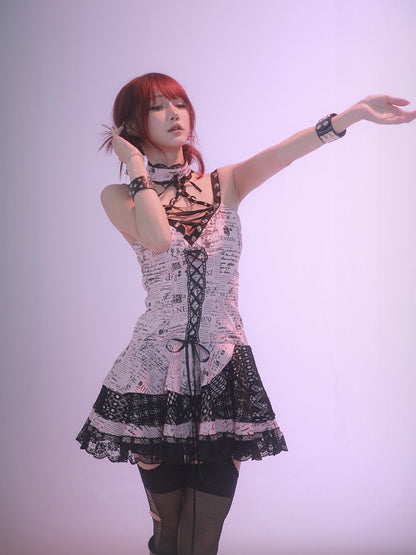 ピンクプリントのノースリーブレーストリムパンクロックドレス