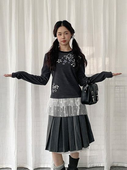 Two Tone Striped Crew Neck Lace Trim Star Top - Solkatt