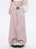 Rosa Jeans mit niedriger Taille und weitem Bein, Nieten und leichten Kreuzapplikationen