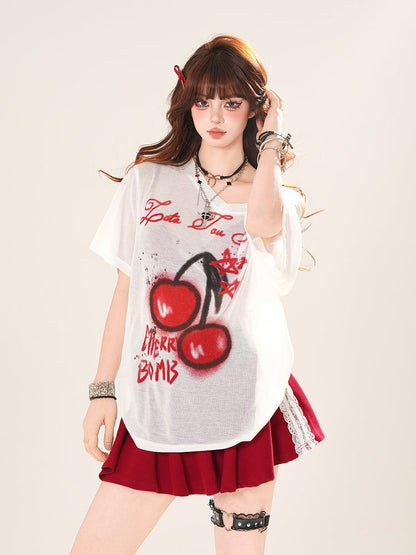 ホワイトのアシンメトリーネックライン、チェリープリントのセミシースルーカバーアップ