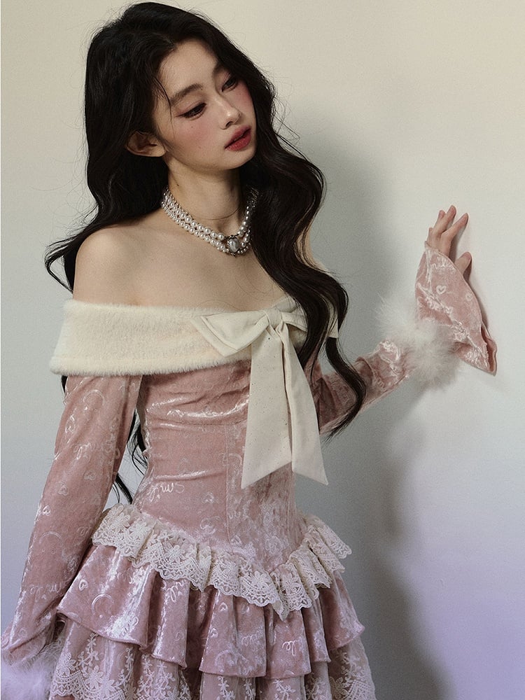 Rosafarbenes, schulterfreies Samtkleid mit Schleifendetails, gestuftem Rüschenrock