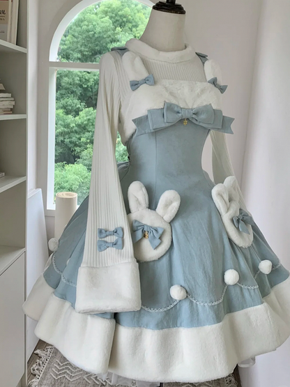 ホワイトのプラッシュネックラインとカフスの長袖ニットトップス