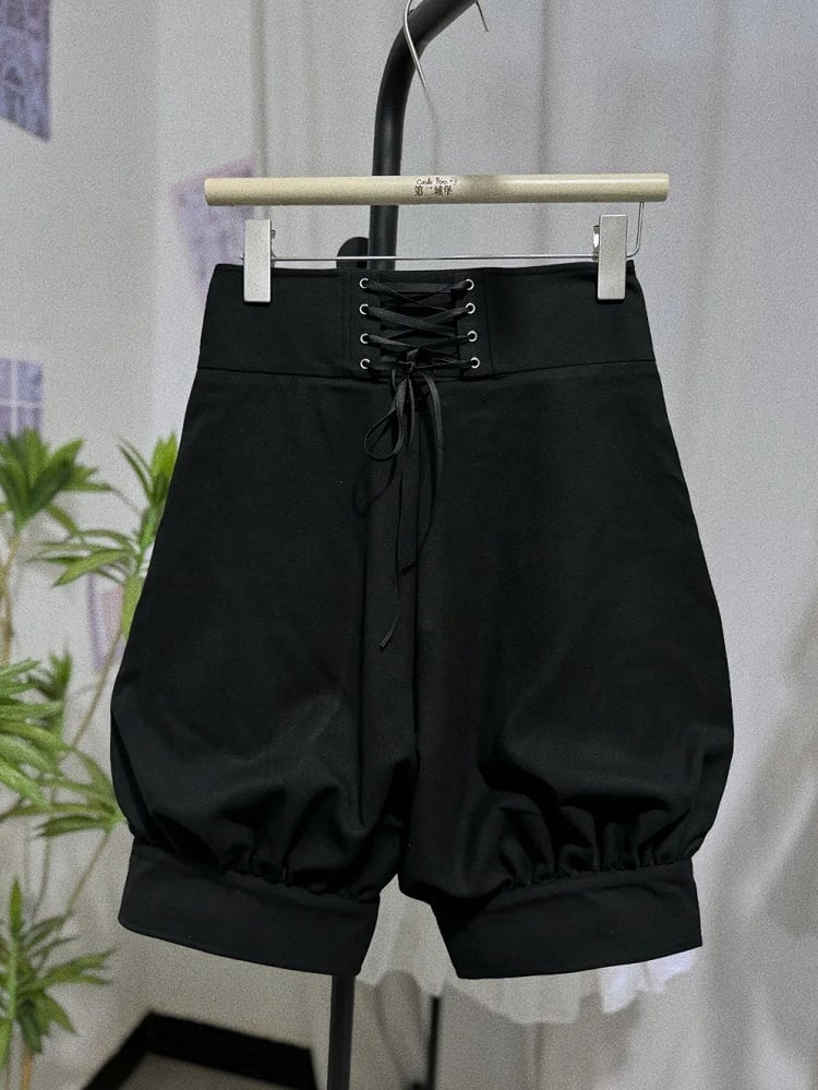 Schwarzes Ouji-Lolita-Outfit mit Hasenohren, Kragen hinten, langen Ärmeln, Oberteil und Knickerbocker-Shorts