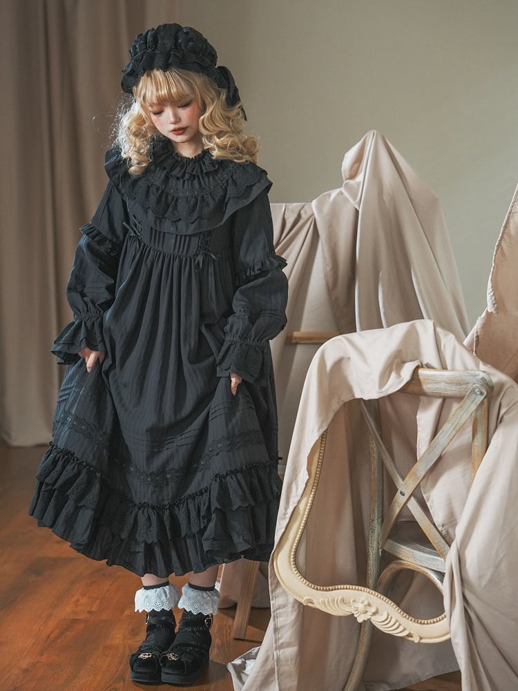 Lolita-Kleid, Kuro-Saum, Gothic, mehrlagige Ärmel, langer Rüschenhals, ganz in Schwarz