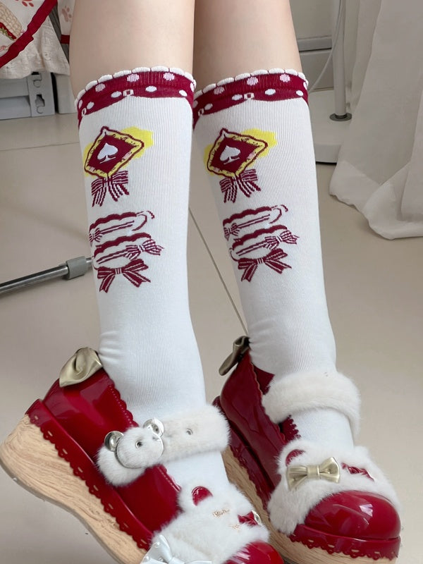Weiße Lolita-Wadensocken mit Schleifenmuster und Rüschenbündchen