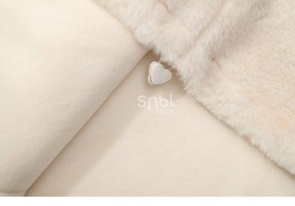 Beigefarbener Fleece-Kapuzenpullover mit Buchstabenmuster und Einhornkopf