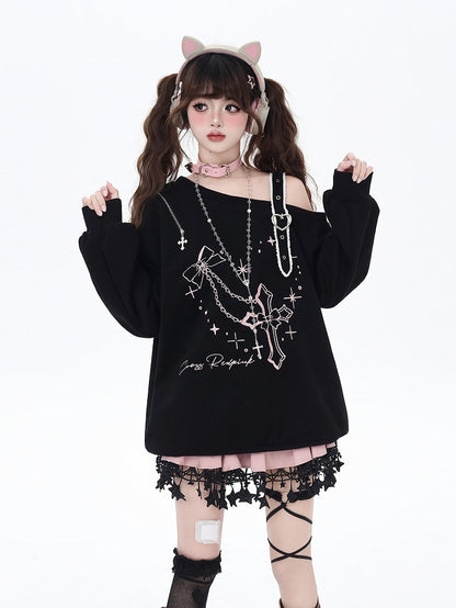 ブラック/ピンクのアシンメトリーネックライン、ハートバックル、クロス刺繍スウェットシャツ