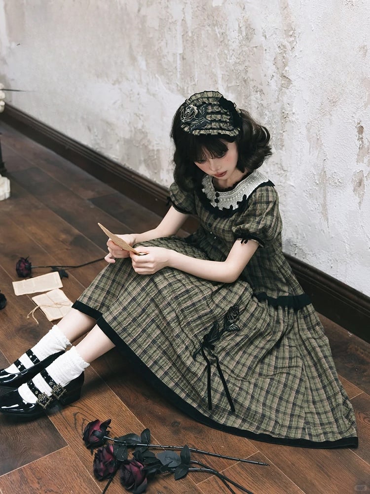 Klassische Stickerei Grün mit Ärmeln und Rose Eleganter Besatz Kurzes kariertes Lolita Schwarzes Kleid