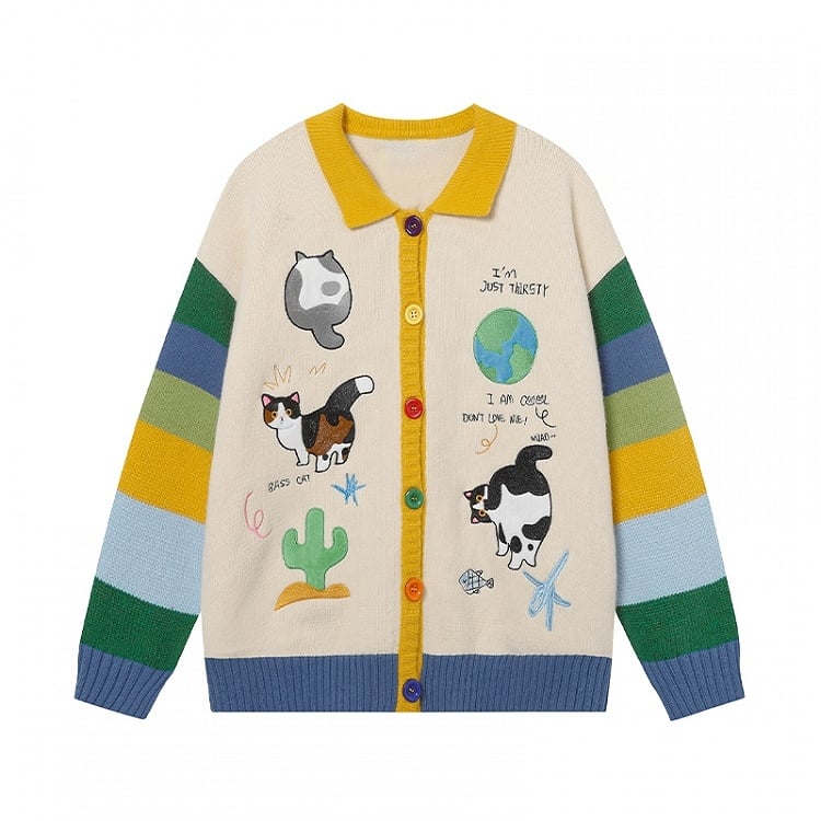 Hellapricotfarbene Strickjacke mit süßem Katzen-Polokragen und Kontrast