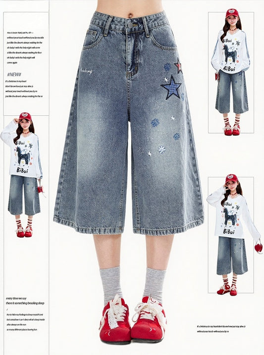 Pantalon en jean court à jambe large bleu et appliqué étoile