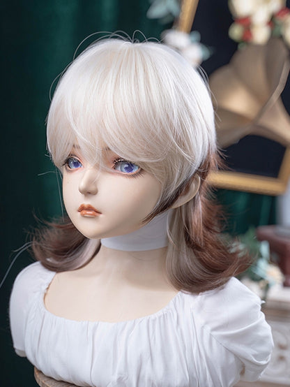 ブロンドとエアリーな前髪、長さ43cmのオンブレブラウンのウェーブウィッグ