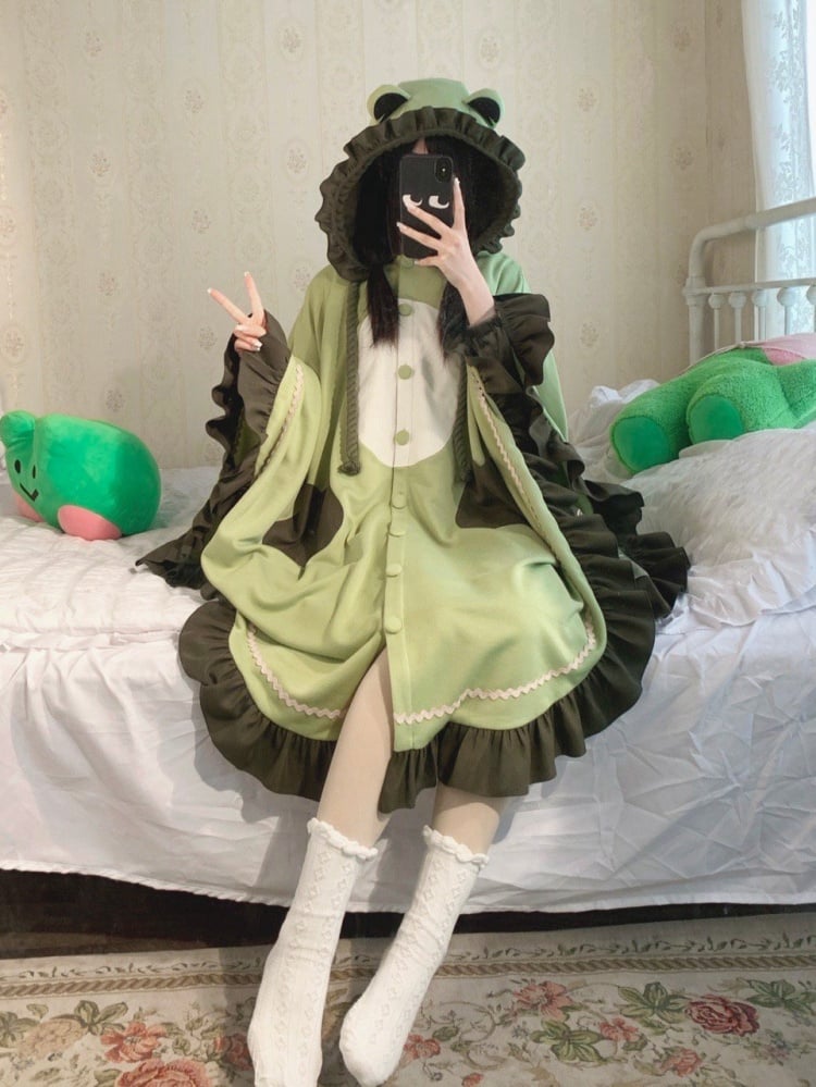 グリーンのフリルトリムのフロギーマント