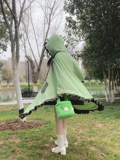 グリーンのフリルトリムのフロギーマント