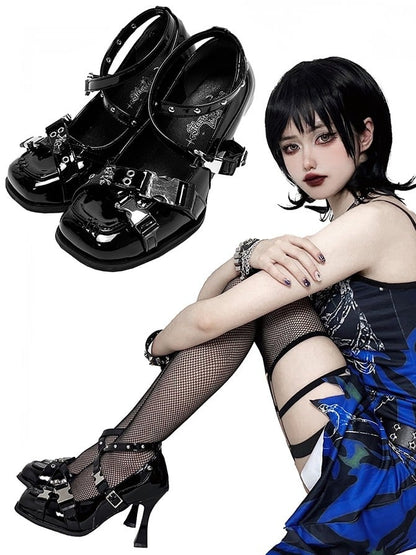 PU Punk Crisscross Details Janes Schwarze High-Heel-Riemen mit Nieten, quadratische Zehenpartie mit Mary -