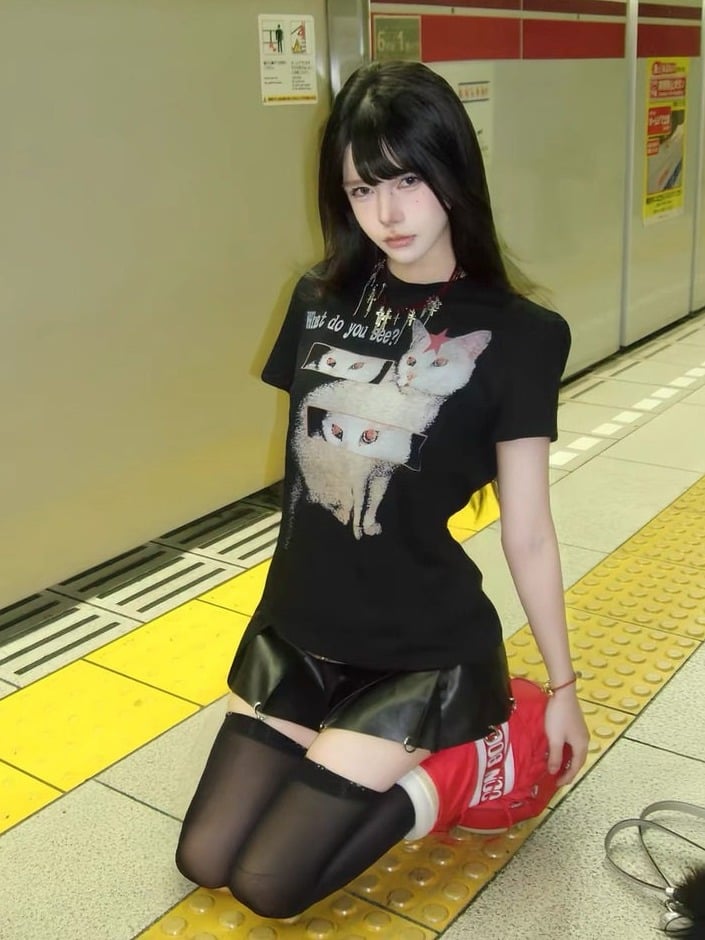 Unisex Black Cat Graphic Tee - DETW OnLine