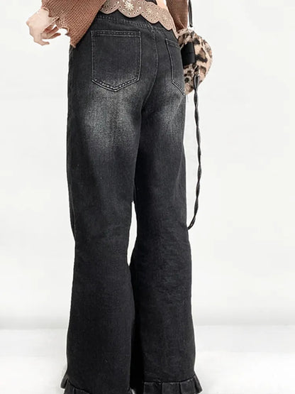 Schwarze Jeans mit weitem Bein und Rüschen