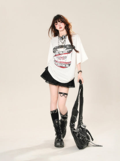 Weißes, lockeres Sport-T-Shirt mit Rundhalsausschnitt und Grafik