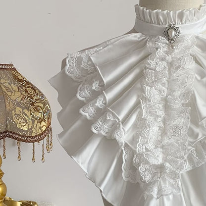 Weiß / Schwarzer Jabot