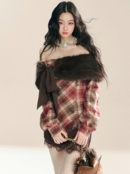 Rot-braunes kariertes Kleid mit Löchern im Used-Look, inklusive Plüschschal