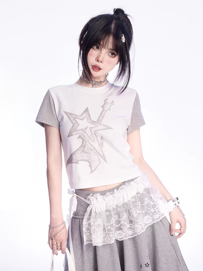 グレーのカラーブロックデザインY2KスタープリントTシャツとホワイト