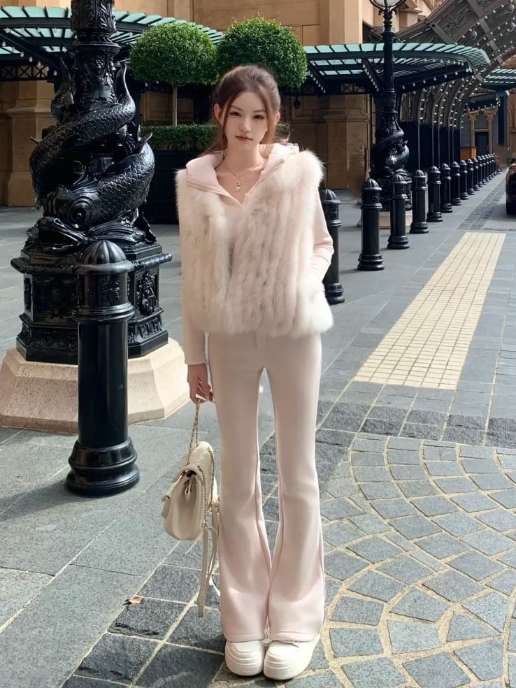 Fleece-Lined Slight Sweatpants Flared