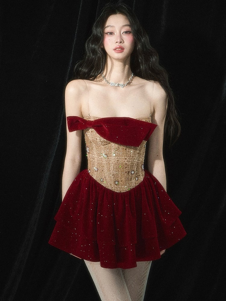 Weinrotes, strassverziertes Tweed-Patchwork-Mieder mit Stufenrock und trägerlosem Kleid