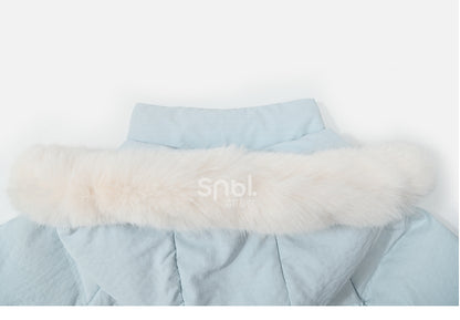 Blauer süßer Daunenmantel mit Lammapplikation und Schleife