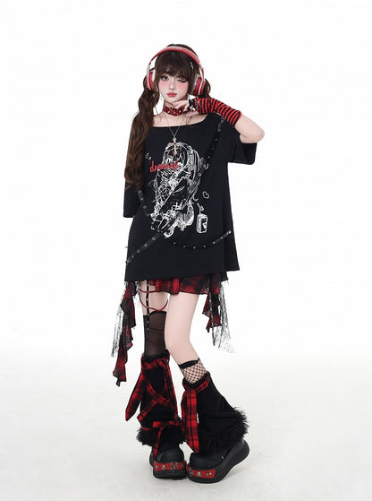 ほろ苦いクリスクロスストラップデザインTシャツ ロックガールプリント ブラック