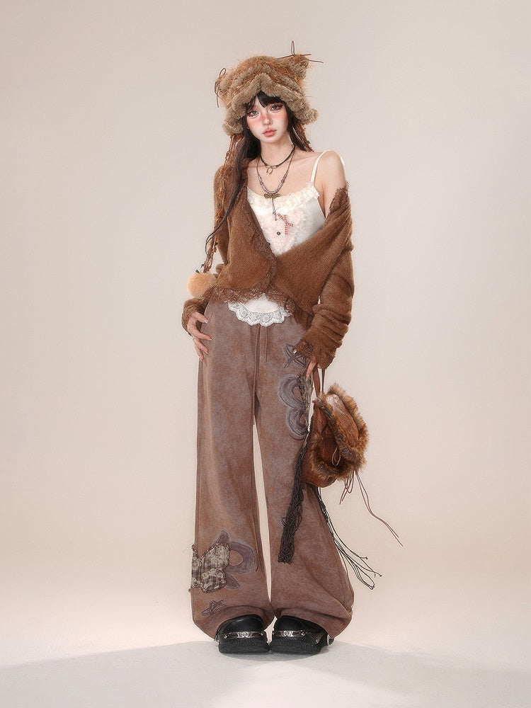 Braune Schmetterlingshose mit weitem Bein und Applikation im Karomuster