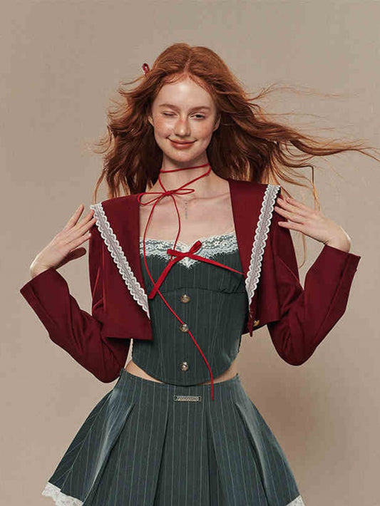 赤いセーラーカラーブレザー